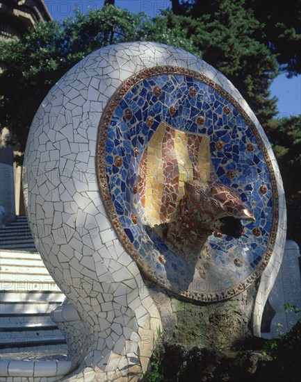 GAUDI ANTONI 1852-1926
MEDALLON-CABEZA DE DRAGON-BANDERA CATALANA
BARCELONA, PARQUE GÜELL
BARCELONA

This image is not downloadable. Contact us for the high res.