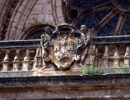 CATEDRAL-DETALLE DE ESCUDO EN LA FACHADA
BURGO DE OSMA, CATEDRAL
SORIA