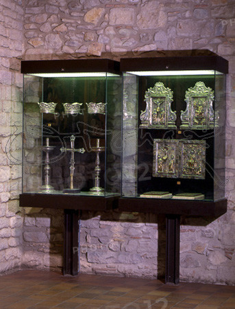 VITRINA CON CRUZ-CORONAS-TAPAS DE EVANGELARIO S XIV
GERONA, CATEDRAL-MUSEO
GERONA

This image is not downloadable. Contact us for the high res.