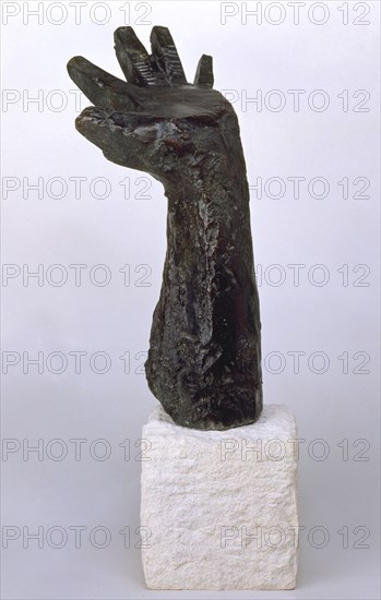 GONZALEZ JULIO 1876/1942
MANO IZQUIERDA LEVANTADA-II-1942-BRONCE-38X15X15
VALENCIA, IVAM
VALENCIA

This image is not downloadable. Contact us for the high res.