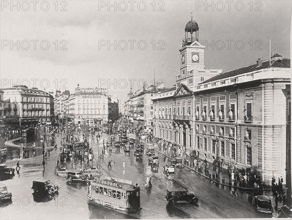 LA PUERTA DEL SOL HACIA 1930

This image is not downloadable. Contact us for the high res.
