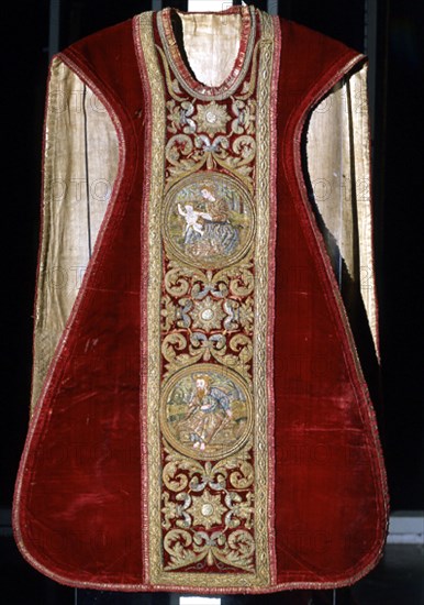 DALMATICA DE TERCIOPELO DE LA 1ªMITAD DEL S XVII-DELANTERO
SEVILLA, MUSEO BELLAS ARTES - CONVENTO MERCEDARIAS CALZADAD
SEVILLA
