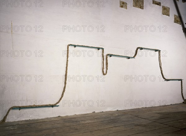 MORA PEDRO 1961-
SIN TITULO (1990) TRENZA DE PELO ANUDADA
SEVILLA, COLECCION PARTICULAR
SEVILLA