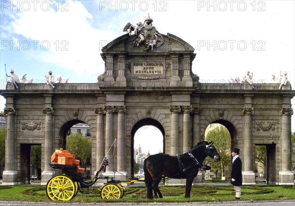 SABATINI FRANCESCO 1722/1797
PUERTA DE ALCALA CON COCHE DE CABALLOS Y COCHERO DELANTE -
MADRID, PUERTA DE ALCALA
MADRID

This image is not downloadable. Contact us for the high res.