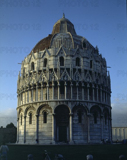 DIOTISALVI
EXTERIOR-(1153 a 1278)-ROMANICA CON ADIMENTOS GOTICOS POST
PISA, BAPTISTERIO
ITALIA

This image is not downloadable. Contact us for the high res.