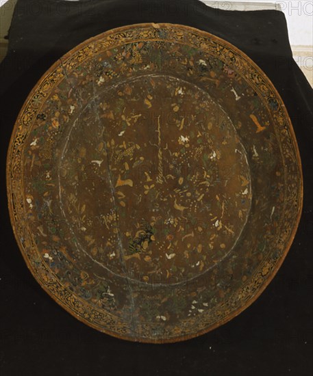 BATEA DE MADERA CON DECORACION DE LA FLORA Y LA  FAUNA INDIGENA - ARTE VIRREINAL - S XVIII
MADRID, MUSEO DE AMERICA
MADRID
