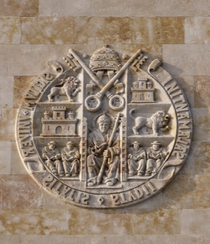 Emblem of the Salamanca university displayed on the main facade