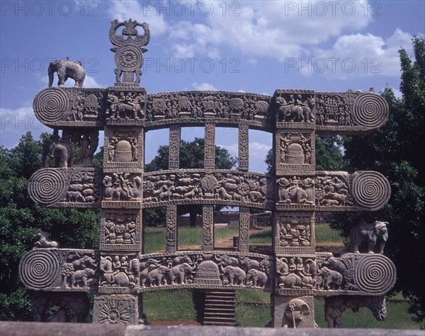STUPA Nº1-DET TORANA(PUERTA)E-RELIEVES-S I AC-ARTE HINDU
SANCHI, STUPA 1
INDIA