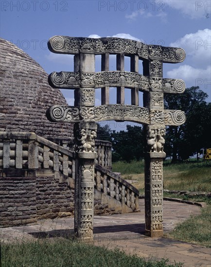 STUPA 3-TORANA(O PUERTA)CON RELIEVES-S IA C-ARTE HINDU
SANCHI, STUPA 3
INDIA