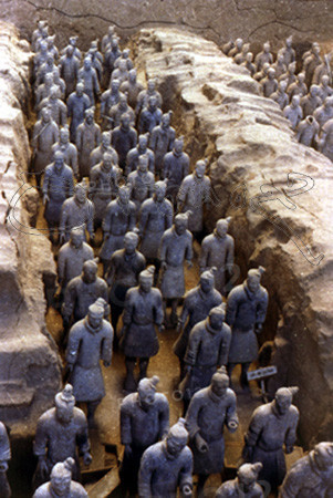 COLUMNA DE GUERREROS-ESCULTURAS EN BARRO COCIDO-S III A J.C.
XIAN, MAUSOLEO QIN SHI HUANG
CHINA

This image is not downloadable. Contact us for the high res.