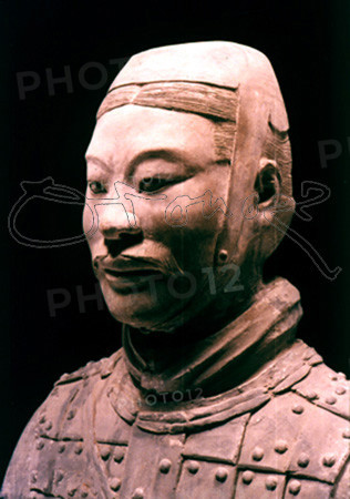 MUSEO-ESTATUA EN TIERRA COCIDA DE UN CABALLERO-DETALLE CABEZA-S III A J.C.
XIAN, MAUSOLEO QIN SHI HUANG
CHINA

This image is not downloadable. Contact us for the high res.
