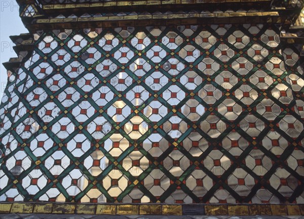 TEMPLO PRSART PHRA DEBIDORN-EXTERIOR-DET MOSAICOS BRILLANTES
BANGKOK, RECINTO PALACIO REAL
TAILANDIA