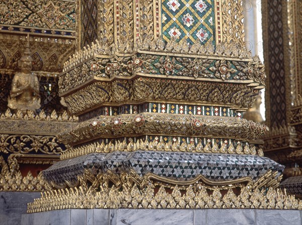TEMPLO PRSART PHRA DEBIDORN-BASE COLUMNA-TALLAS DORADAS,MOSAICOS...
BANGKOK, RECINTO PALACIO REAL
TAILANDIA

This image is not downloadable. Contact us for the high res.