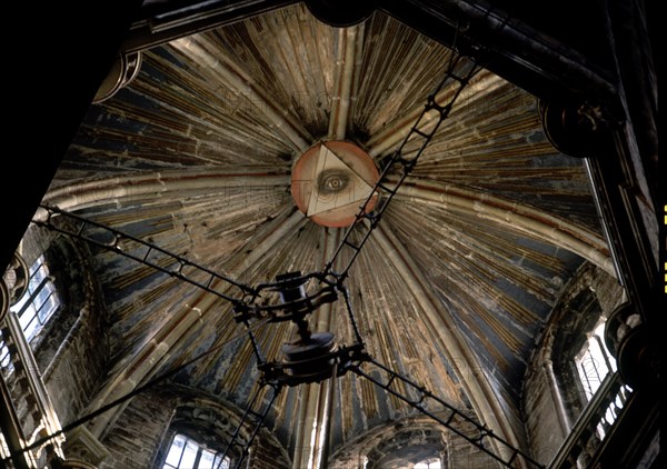 INTERIOR-CIMBORRIO CON MECANISMO DEL BALANCEO DEL BOTAFUMEIRO Y OJO
SANTIAGO DE COMPOSTELA, CATEDRAL
CORUÑA