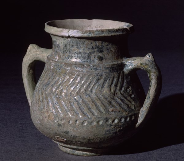 VASO ALMOHADE CON DECORACION INCISA, RECUBIERTA DE VIDRIADO-PROCEDE CORDOBA-XI
CORDOBA, MUSEO ARQUEOLOGICO
CORDOBA

This image is not downloadable. Contact us for the high res.