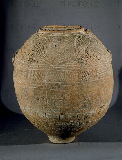 TINAJA MUDEJAR TOLEDANA-S XIV-TALLADA SOBRE BARRO
MADRID, INSTITUTO VALENCIA DE DON JUAN
MADRID