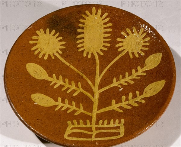 VARADEIRA O PLATO DE SARTEN VIDRIADO Y CON PINTURA DE MOTIVO FLORAL
BUÑO, COLECCION PARTICULAR
CORUÑA