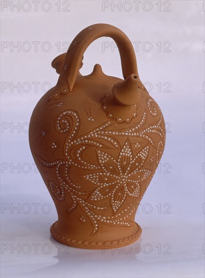BOTIJO SIN VIDRIAR CON DECORACION FLORAL ENCHINADA - ARTE POPULAR
CECLAVIN, COLECCION PARTICULAR
CACERES