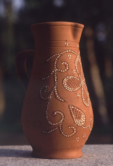 JARRA SIN VIDRIAR CON DECORACION FLORAL ENCHINADA - ARTE POPULAR
CECLAVIN, COLECCION PARTICULAR
CACERES