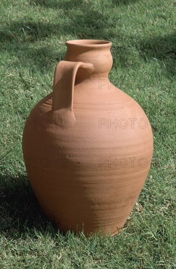 CANTARO DE BASE ANCHA CON UNA SOLA ASA Y BOCA GRANDE - ARTE POPULAR
CESPEDOSA DE TORMES, COLECCION PARTICULAR
SALAMANCA

This image is not downloadable. Contact us for the high res.