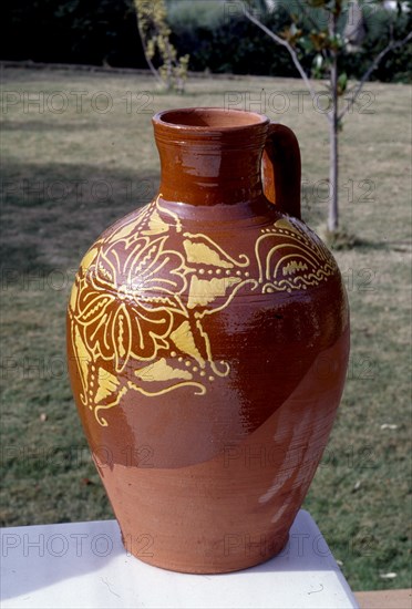 CANTARO CON VIDRIADO PARCIAL Y DECORACION FLORAL-S XX CERAMICA POPULAR
TORO, COLECCION PARTICULAR
ZAMORA