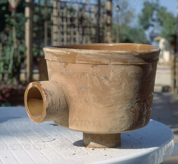 CANALON:JUNTA DE BARRO EN FORMA DE EMBUDO PARA RECOGIDA DE AGUA EN TEJADOS
ISLA, COLECCION PARTICULAR
MALLORCA

This image is not downloadable. Contact us for the high res.