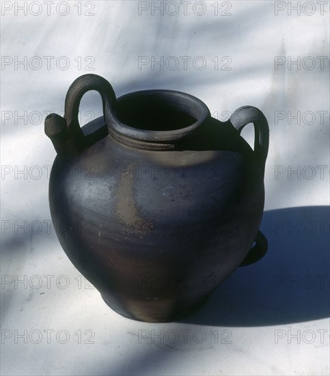 "DOLL" PARA AGUA O HIBRIDO DE CANTARO Y BOTIJO - ARTE POPULAR S XX
FIGUERAS, COLECCION PARTICULAR
GERONA

This image is not downloadable. Contact us for the high res.