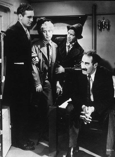 WOOD SAM 1883-1949
ESCENA DE UNA NOCHE EN LA OPERA 1935 -  USA 93 MINUTOS - BLANCO Y NEGRO