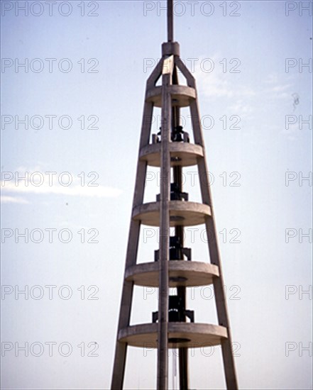 EXTERIOR-CAMPANARIO MODERNO - 1976
RIO DE JANEIRO, CATEDRAL NUEVA
BRASIL