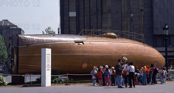 MONTURIOL NARCISO 1819/85
SUBMARINO DE MONTURIOL-REPRODUCCION-1ªINMERSION EN BARNA EL 2/10/1864
BARCELONA, EXTERIOR
BARCELONA