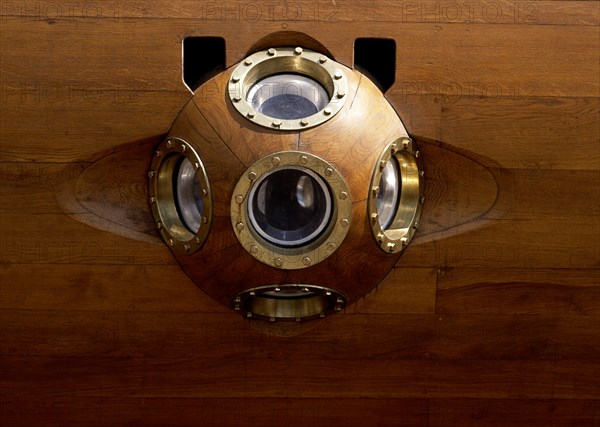 MONTURIOL NARCISO 1819/85
SUBMARINO DE MONTURIOL-DET OJOS DE BUEY PARA VISION
BARCELONA, EXTERIOR
BARCELONA

This image is not downloadable. Contact us for the high res.
