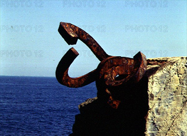 CHILLIDA EDUARDO 1924/2002
ESCULTURAS-"PEINE DE LOS VIENTOS" EN ROCAS SOBRE EL MAR- HIERRO - 1972-77
SAN SEBASTIAN, EXTERIOR
GUIPUZCOA

This image is not downloadable. Contact us for the high res.