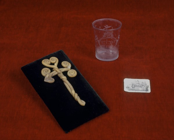BODEGON- VELA EN FORMA DE CRUZ , VASO Y TARJETA DE VISITA  DE LA DUQUESA DE ALBA MªTERESA CAYETANA D
MADRID, COLECCION DUQUES DE ALBA
MADRID

This image is not downloadable. Contact us for the high res.