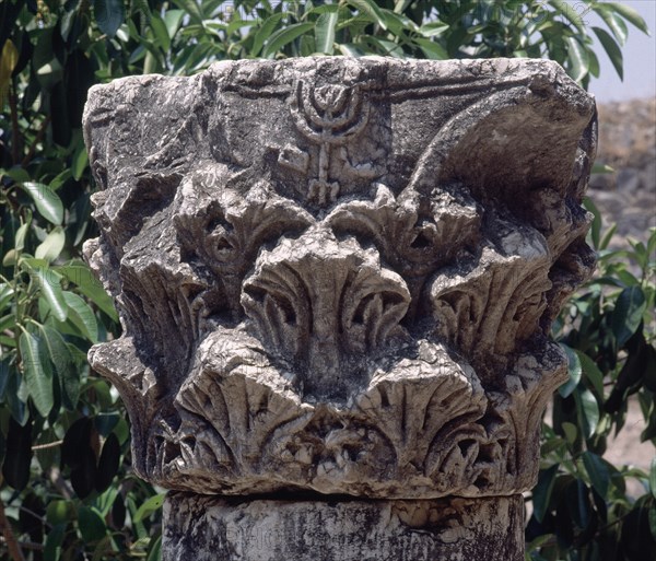 RESTOS-S II/III-DET CAPITEL CORINTIO CON SIMBOLOS Y MENORAH(CANDELABRO DE 7 BRAZOS)
CAFARNAUN, SINAGOGA
ISRAEL