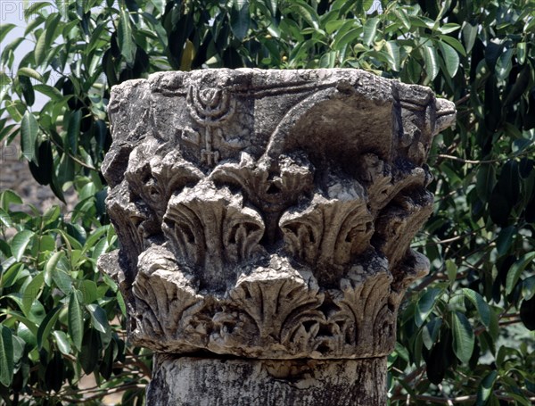 RESTOS-S II/III-DET CAPITEL CORINTIO CON SIMBOLOS Y MENORAH(CANDELABRO DE 7 BRAZOS)
CAFARNAUN, SINAGOGA
ISRAEL