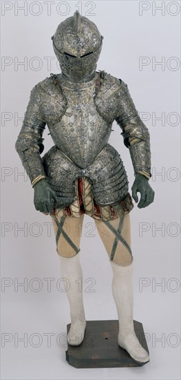 PICININO LUCIO ATRIBU
ARMADURA DE FELIPE III NIÑO-MILAN HACIA 1585-ACERO,PLATA,ORO,LATON,TEJIDO
MADRID, ARMERIA REAL
MADRID