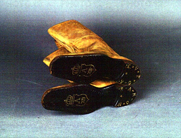 TEXTIL-BOTAS DE ALFONSO XIII-SUELA CON ESCUDO
MADRID, PALACIO REAL-OBJETOS
MADRID

This image is not downloadable. Contact us for the high res.