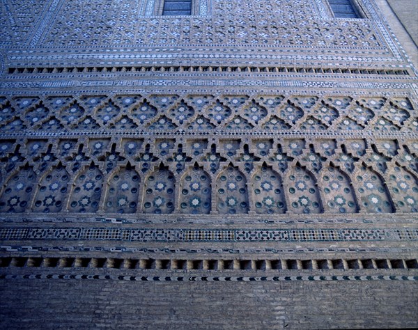 EXTERIOR-CAPILLA LLAMADA PARROQUIETA-DET MURO MUDEJAR DE LADRILLOS DECORADO CON ROMBOS
ZARAGOZA, LA SEO
ZARAGOZA
