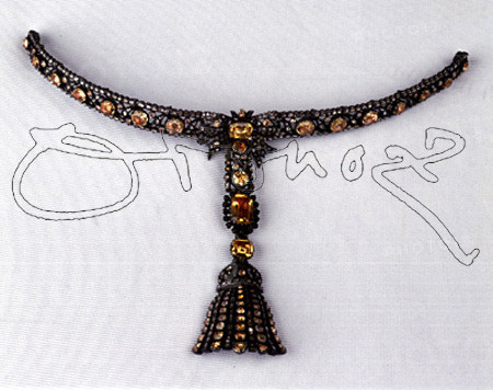 JOYA-COLLAR DE BORLAS - S XIX MODERNISTA
MADRID, MUSEO DE ARTES DECORATIVAS
MADRID

This image is not downloadable. Contact us for the high res.
