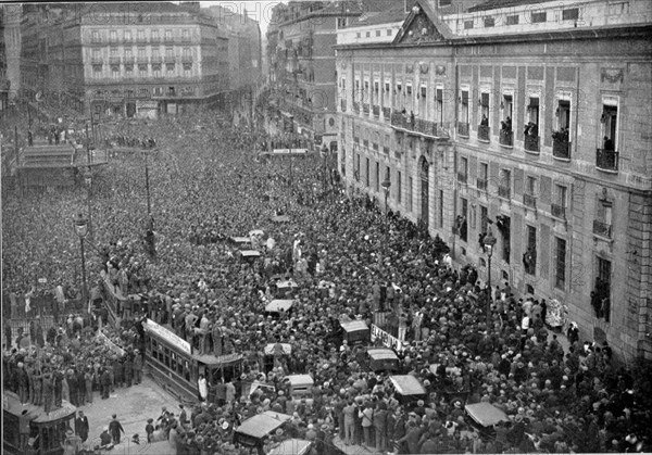 14/4/1931PROCLAMAC DE LA  II REPUBLICA-FOTOGRAFIA:PUERTA DEL SOL,EL PUEBLO SE POSESIONA DEL MIN GOBE
MADRID, CONGRESO DE LOS DIPUTADOS-BIBLIOTECA
MADRID

This image is not downloadable. Contact us for the high res.
