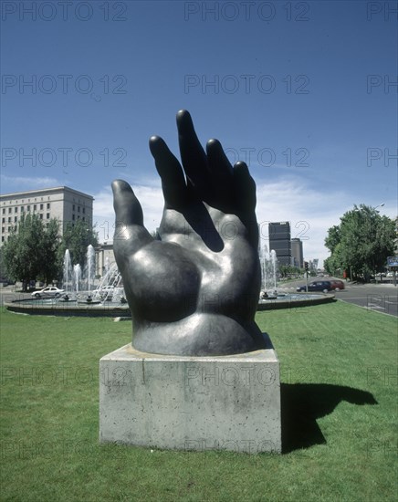 BOTERO FERNANDO 1932
PASEO DE LA CASTELLANA-ESCULTURA-MANO
MADRID, PLAZA SAN JUAN DE LA CRUZ
MADRID

This image is not downloadable. Contact us for the high res.
