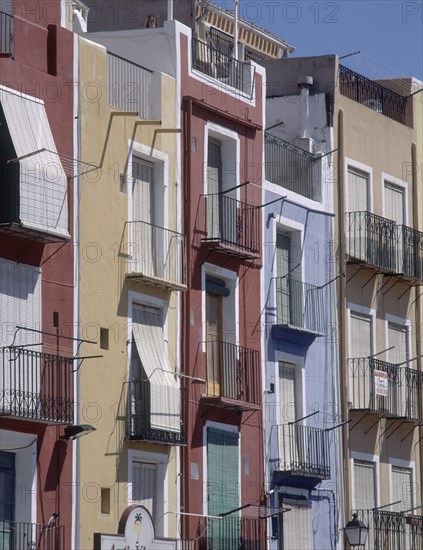 CASAS CON LA FACHADA POLICROMADA
VILLAJOYOSA, EXTERIOR
ALICANTE