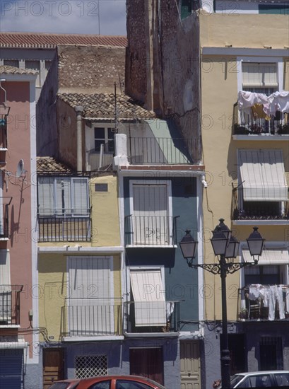 CASAS CON LA FACHADA POLICROMADA
VILLAJOYOSA, EXTERIOR
ALICANTE