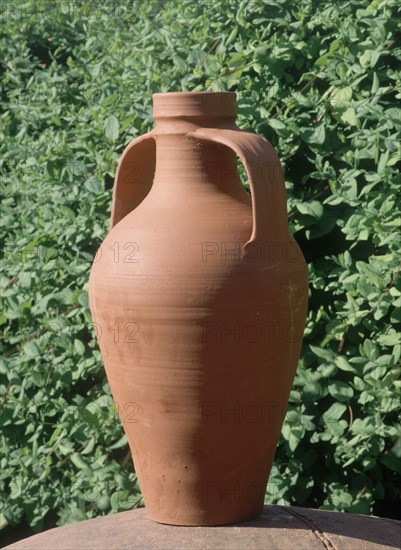 CANTARO DE BARRO ROJO CON DOS ASAS Y CUELLO ALTO
ARROYO DE LA LUZ, COLECCION PARTICULAR
CACERES