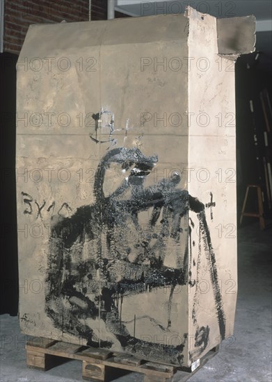 TAPIES ANTONI 1923-
COMPOSICIO AMB CISTELLA- 1996- 189,2 X 143,4 X 66 cm - Pintura/Bronce
MADRID, GALERIA SOLEDAD LORENZO
MADRID