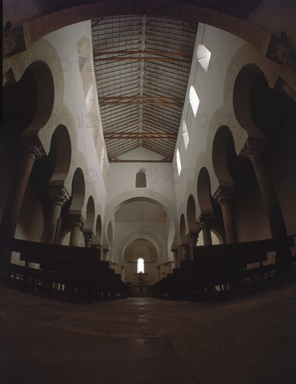 VISTA DE LA NAVE CENTRAL- S X- ARCOS DE HERRADURA- CUBIERTA DE MADERA
SAN CEBRIAN DE MAZOTE, IGLESIA
VALLADOLID

This image is not downloadable. Contact us for the high res.