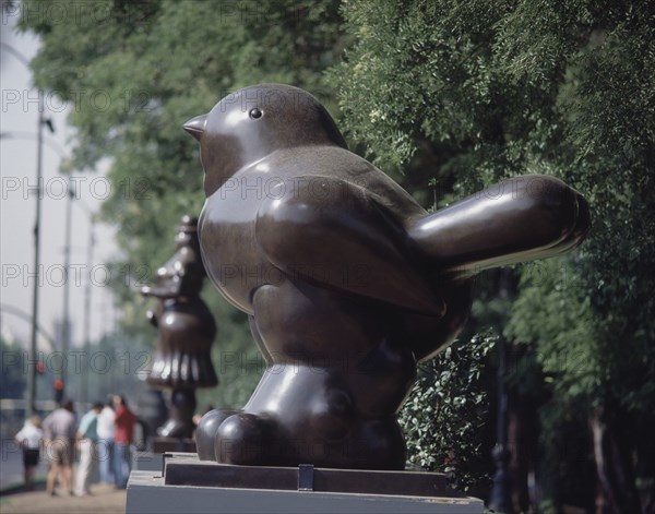BOTERO FERNANDO 1932
PAJARO 1992 - VISTA LATERAL
MADRID, EXPOSICION BOTERO
MADRID

This image is not downloadable. Contact us for the high res.