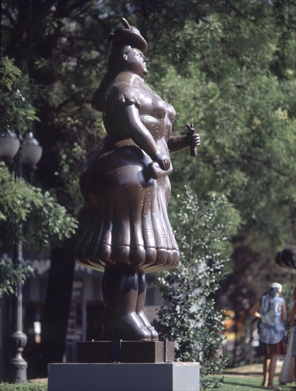 BOTERO FERNANDO 1932
MUJER - VISTA LATERAL
MADRID, EXPOSICION BOTERO
MADRID

This image is not downloadable. Contact us for the high res.