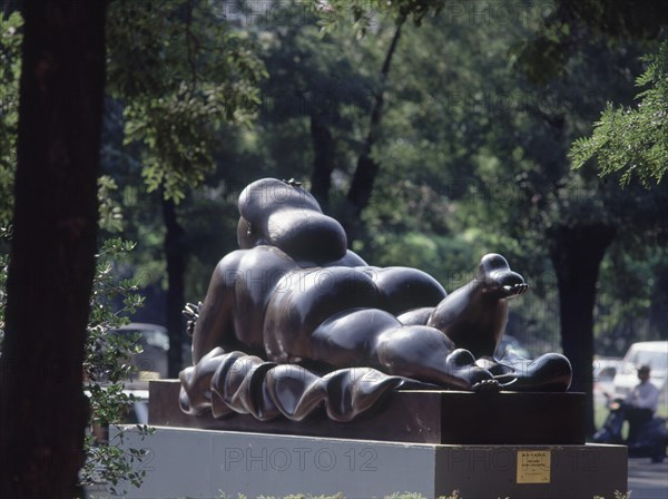 BOTERO FERNANDO 1932
MUJER CON CIGARRO - 1987
MADRID, EXPOSICION BOTERO
MADRID

This image is not downloadable. Contact us for the high res.