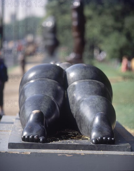 BOTERO FERNANDO 1932
MUJER CON ESPEJO - 1987 - VISTA TRASERA
MADRID, EXPOSICION BOTERO
MADRID

This image is not downloadable. Contact us for the high res.